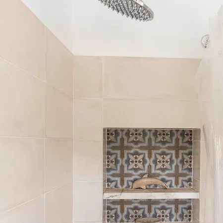 Hidden Gem 1 In Center *